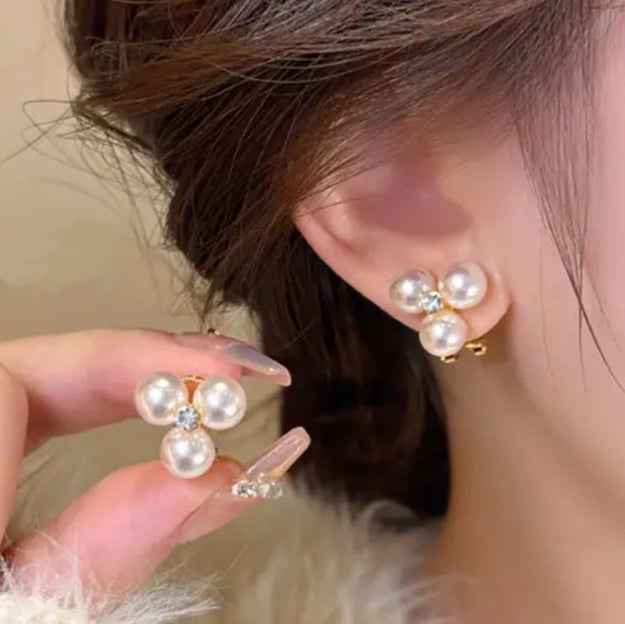 S925 Sterling Silver Triangular Pearl Stud Earrings for Women. Versatile, Light - Luxury Style. 2024 Korean - style Light - Luxury Earrings with a Sense of Elegance and High - end Aesthetic.