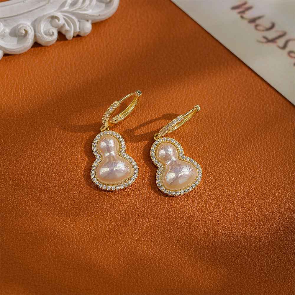Gourd-shaped Pearl Earrings with Copper Plated Real Gold and Zircon Inlay: Light Luxury, High-End, Unique Design, Stylish and Elegant Earrings.