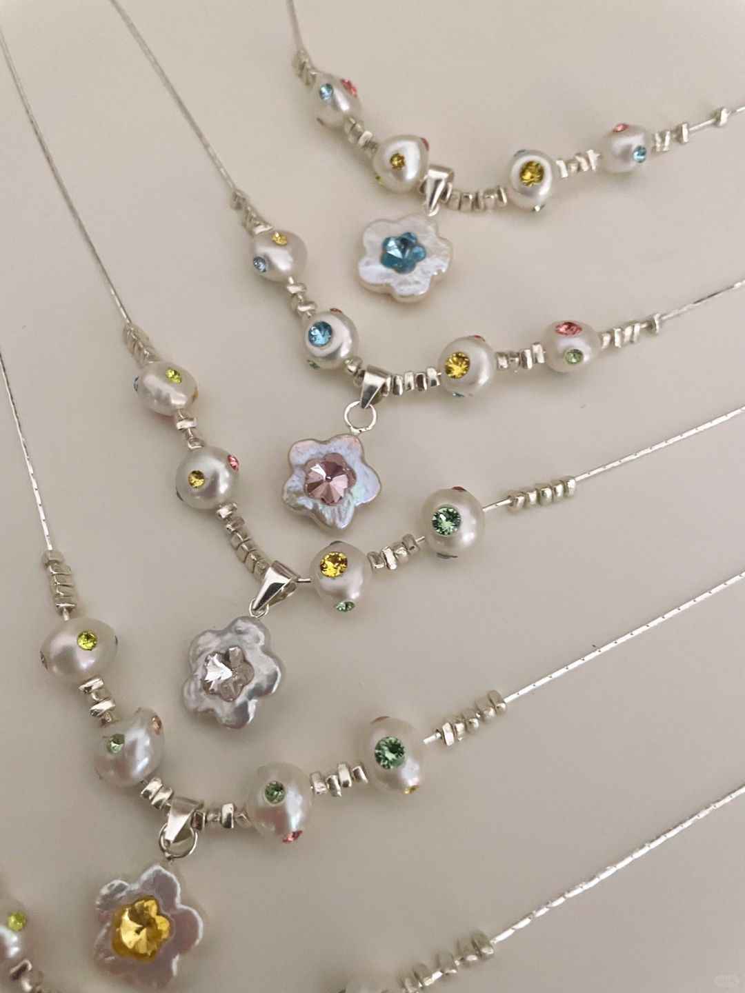 Going Viral! Flower - Pendant Pearl Necklace, with Soaring Popularity