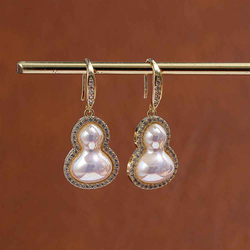 Gourd-shaped Pearl Earrings with Copper Plated Real Gold and Zircon Inlay: Light Luxury, High-End, Unique Design, Stylish and Elegant Earrings.