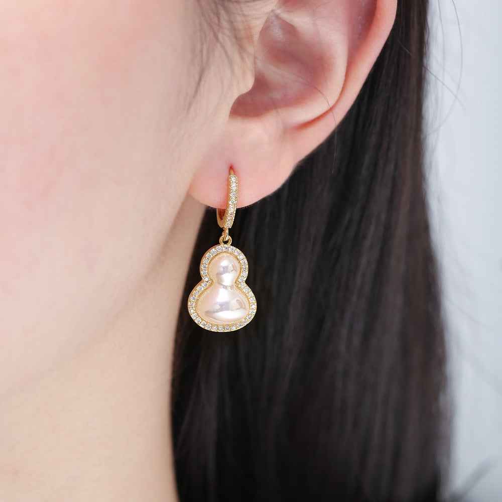 Gourd-shaped Pearl Earrings with Copper Plated Real Gold and Zircon Inlay: Light Luxury, High-End, Unique Design, Stylish and Elegant Earrings.