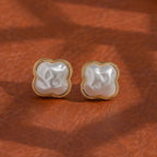The best-selling Baroque pearl stud earrings S925, with pure silver needles, feature a fashionable and niche design for commuters, giving them an irregular and high-end feel