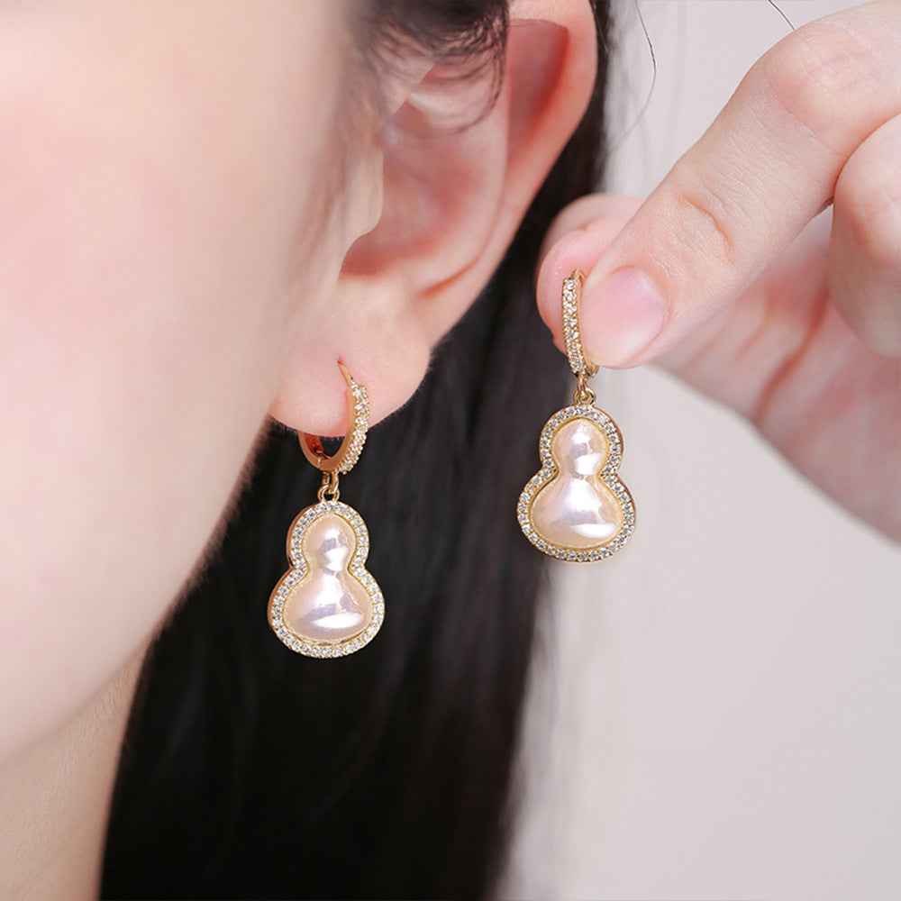 Gourd-shaped Pearl Earrings with Copper Plated Real Gold and Zircon Inlay: Light Luxury, High-End, Unique Design, Stylish and Elegant Earrings.