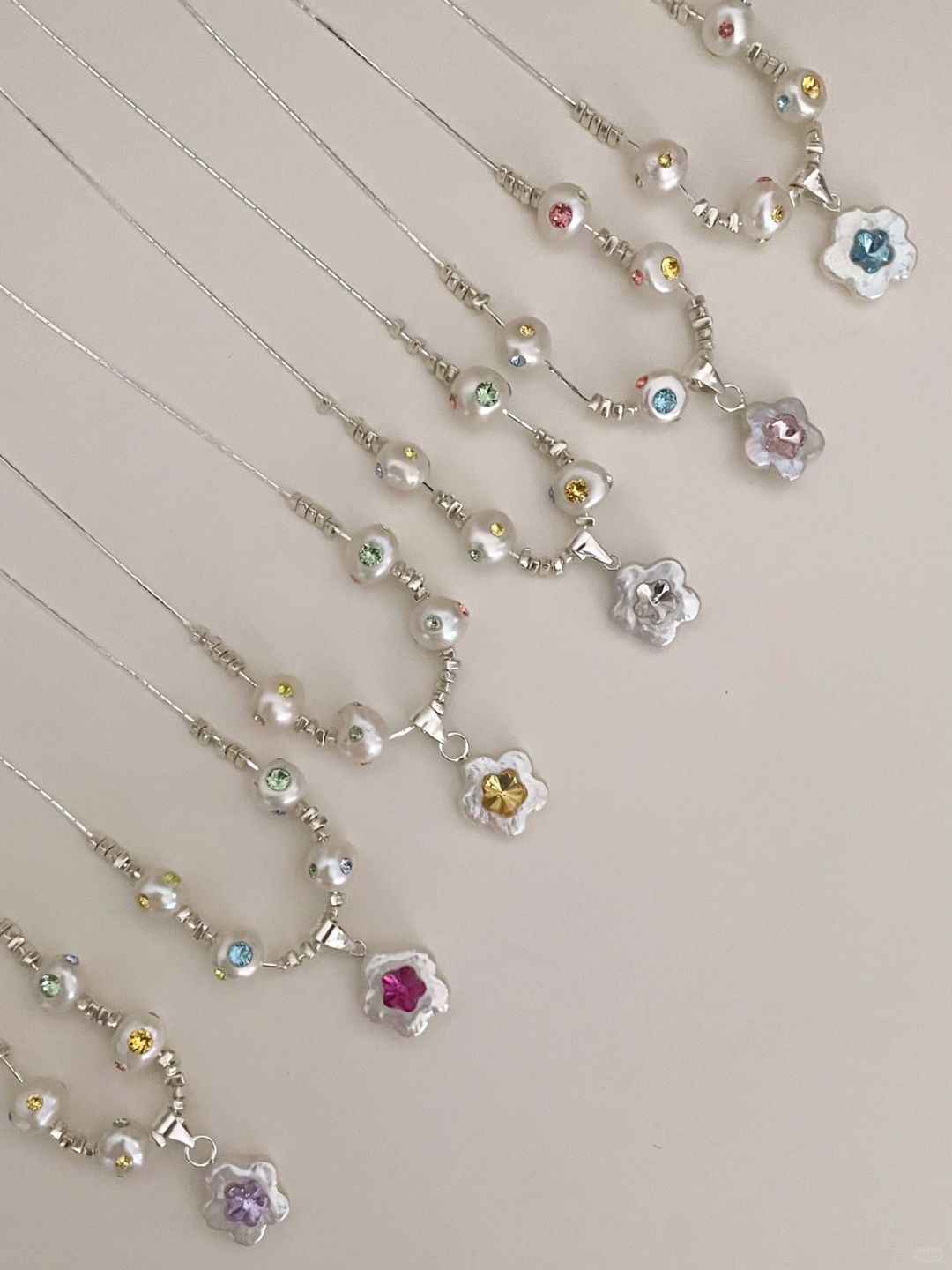 Going Viral! Flower - Pendant Pearl Necklace, with Soaring Popularity