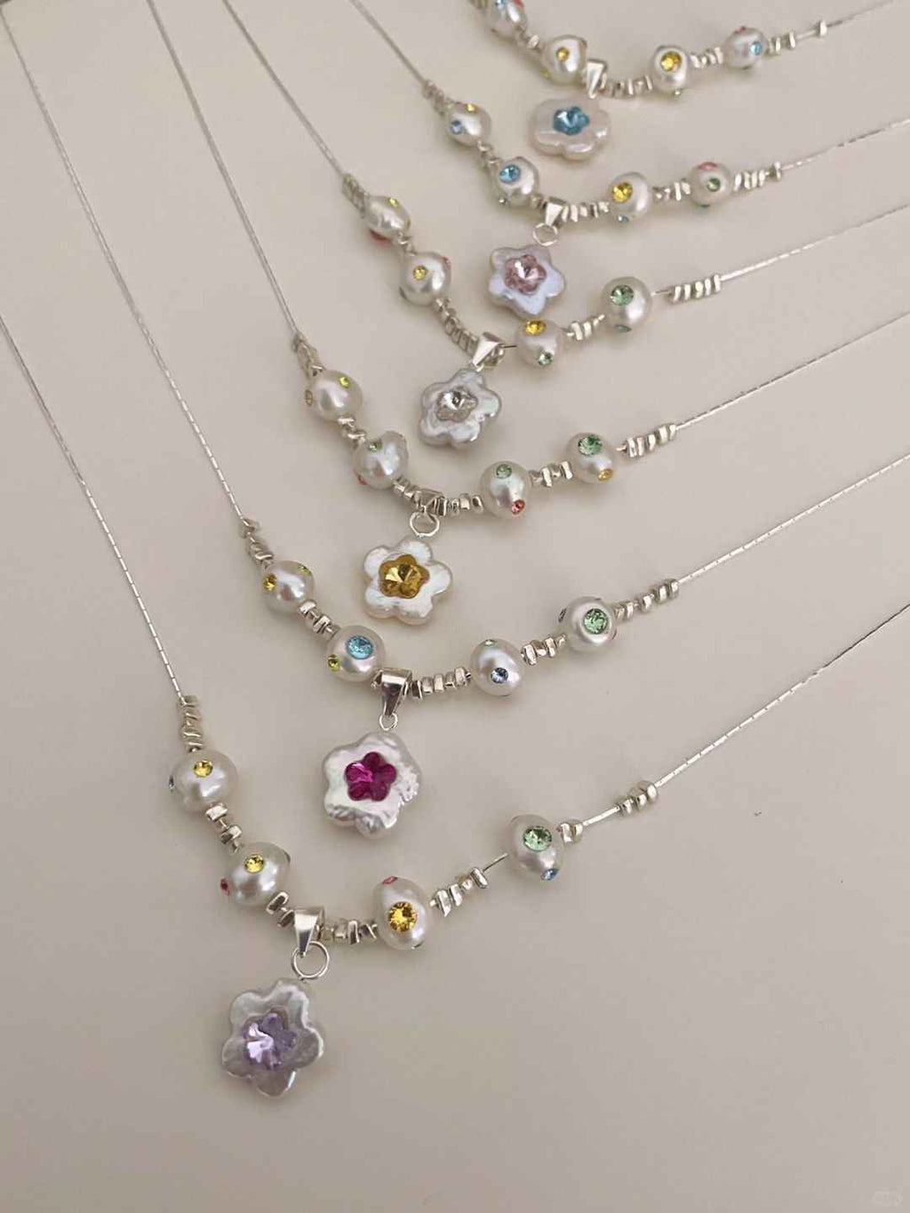 Going Viral! Flower - Pendant Pearl Necklace, with Soaring Popularity