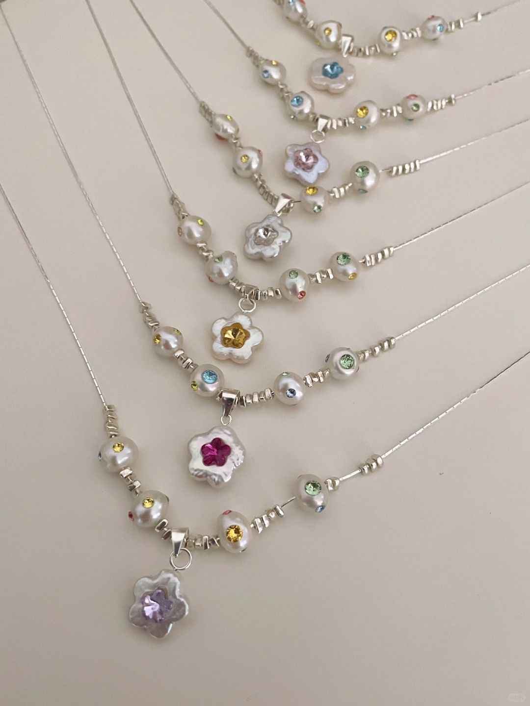 Going Viral! Flower - Pendant Pearl Necklace, with Soaring Popularity