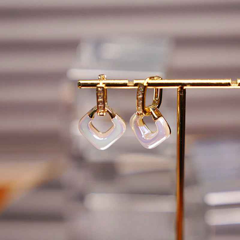 S925 Sterling Silver French Retro Convertible Pearl Earrings – Copper Electroplated Real Gold Studs, Elegant and Versatile Accessories.