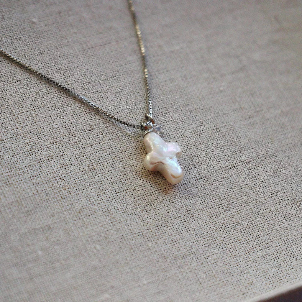 European and American new Sherlock cross pearl necklace niche pendant necklace collarbone chain electroplated gold
