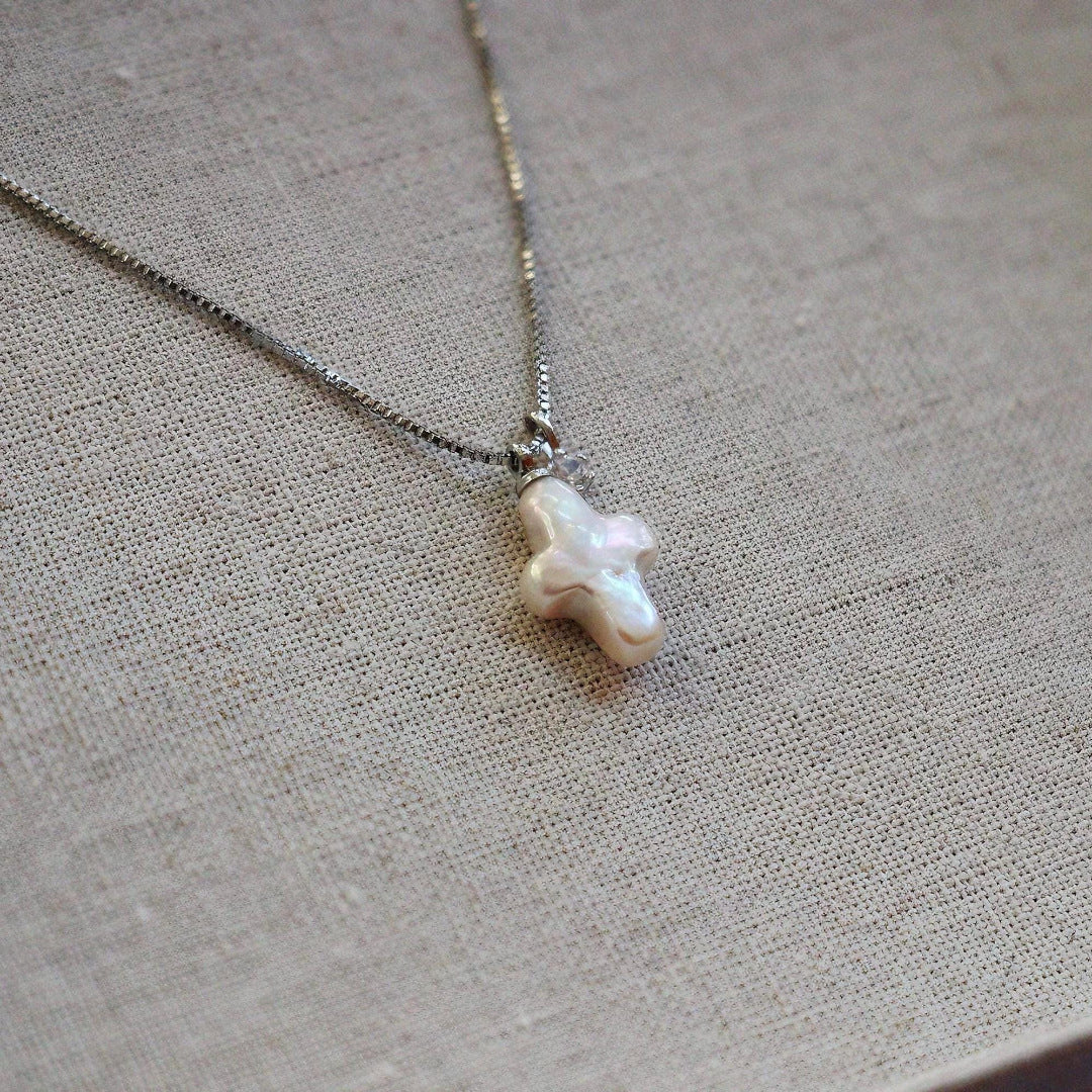 European and American new Sherlock cross pearl necklace niche pendant necklace collarbone chain electroplated gold