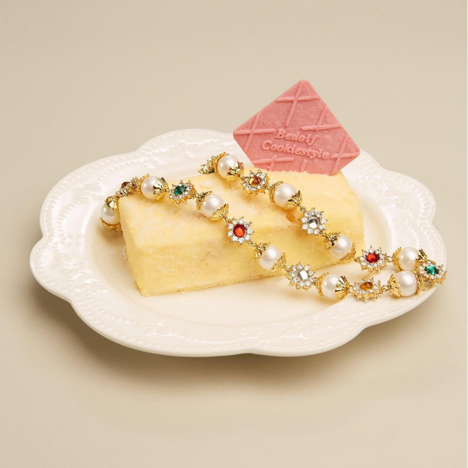 New INS Hot Sale Pearl Flower Diamond Colored Gemstone Niche Fashion Versatile Electroplated 18k Gold Necklace