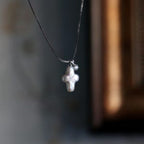 European and American new Sherlock cross pearl necklace niche pendant necklace collarbone chain electroplated gold