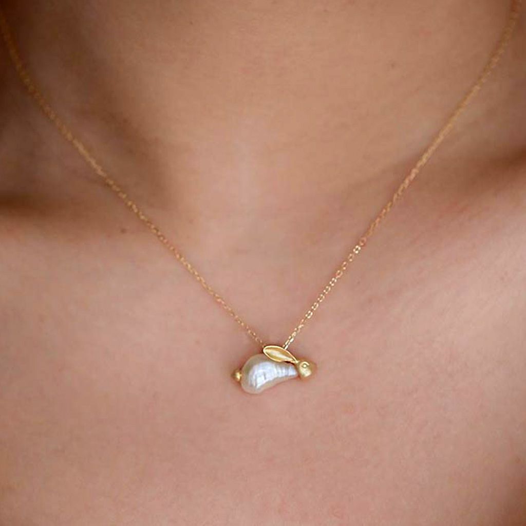 European and American summer new diamond-encrusted pearl fish necklace cute pearl rabbit pendant necklace furnace vacuum electroplating gold