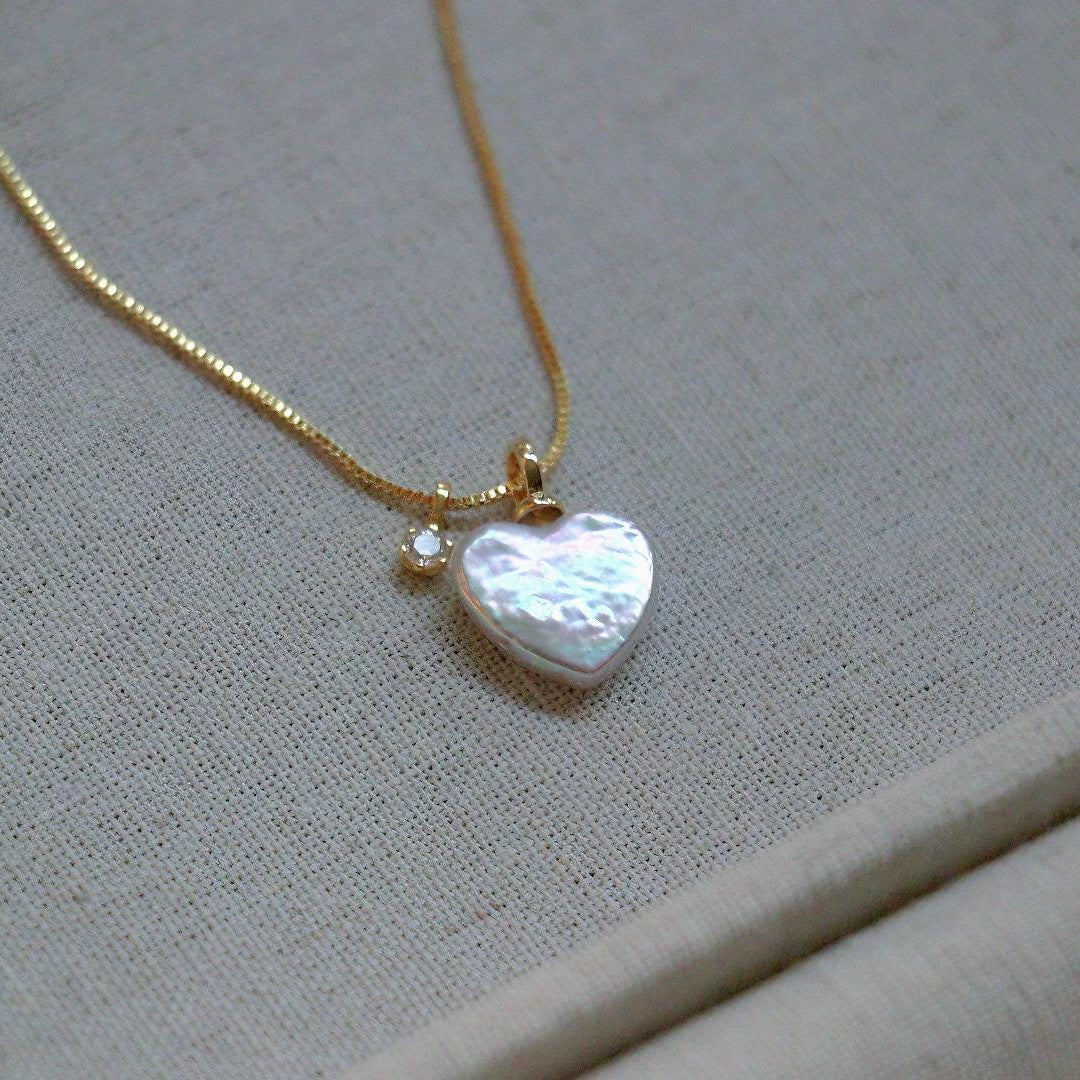 European and American new Sherlock cross pearl necklace niche pendant necklace collarbone chain electroplated gold
