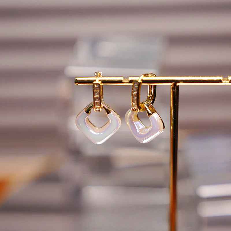 S925 Sterling Silver French Retro Convertible Pearl Earrings – Copper Electroplated Real Gold Studs, Elegant and Versatile Accessories.